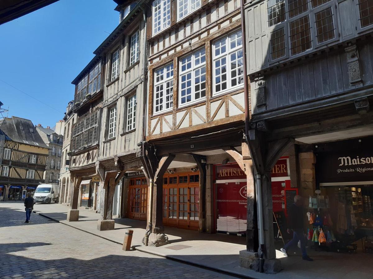 L'Aparthe Dinan - Vue Sur La Place Du Marche Exterior photo